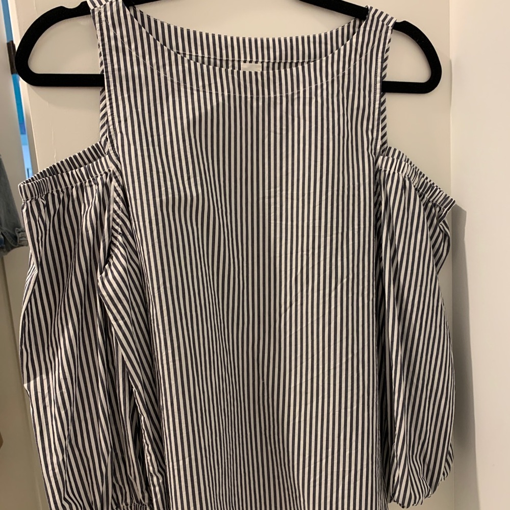 GAP shoulder cutout long sleeve